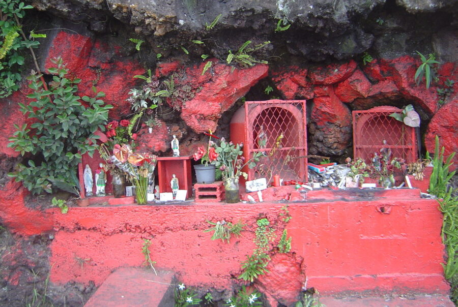 Roadside Shrine to Saint Expedite on Reunion Island 3